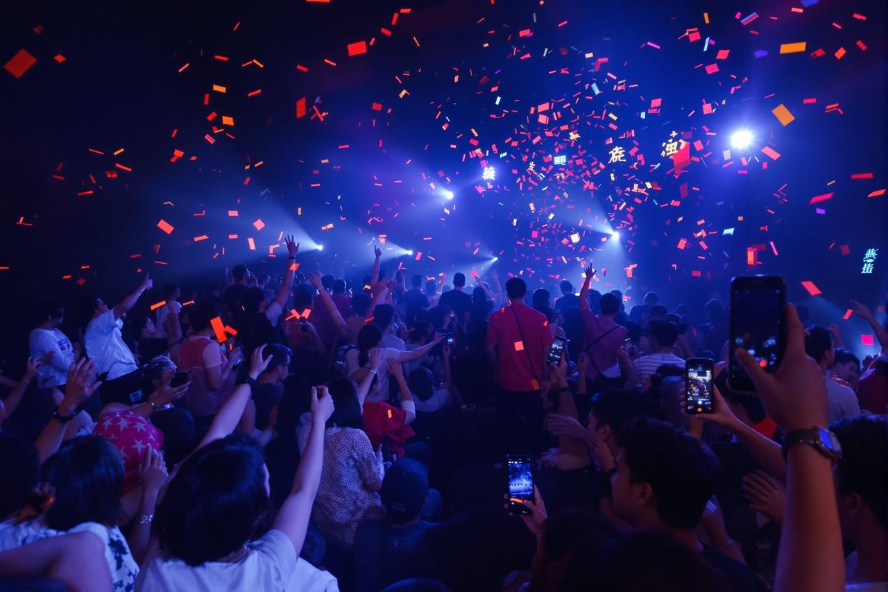 《星河漫漫》全球票房突破30亿,创菠萝视频历史新高